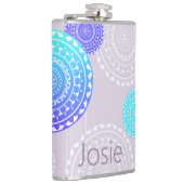 Levendige Aqua Blue Random Mandala op Roze Naam to Heupfles (Rechts)