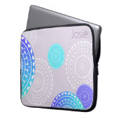 Levendige Aqua Blue Random Mandala op Roze Naam to Laptop Sleeve (Voorkant Links)