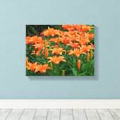 Levendige Aziatische Lelies Canvas Afdruk (Insitu (Houten vloer))