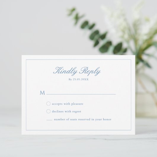 Levendige Blauwe Script Crest Monogram RSVP Kaart (Staand voorkant)