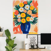 Levendige bloemschikking in blauwe vaas poster (Thuiskantoor)
