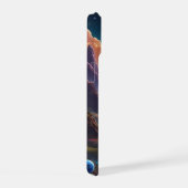 Levendige buitenaardse werelden met neonhemel iPhone 15 case (Rechterkant)