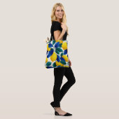 Levendige citroen & Blauwe bladeren Waterverf Patr Tote Bag (Op model)