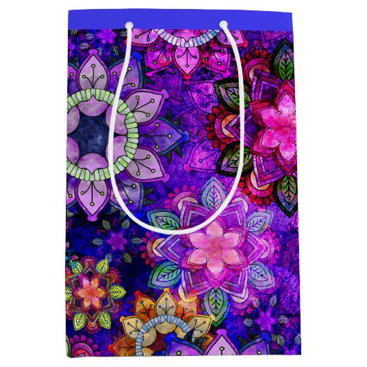 Levendige Exploding Waterverf Mandala's - Medium Cadeauzakje (Voorkant)