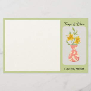 Levendige gele bloemschikking in een moderne vaas briefpapier