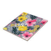 Levendige gele en roze bloemen op grijs tegeltje (Zijkant)