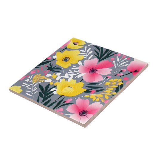 Levendige gele en roze bloemen op grijs tegeltje (Zijkant)