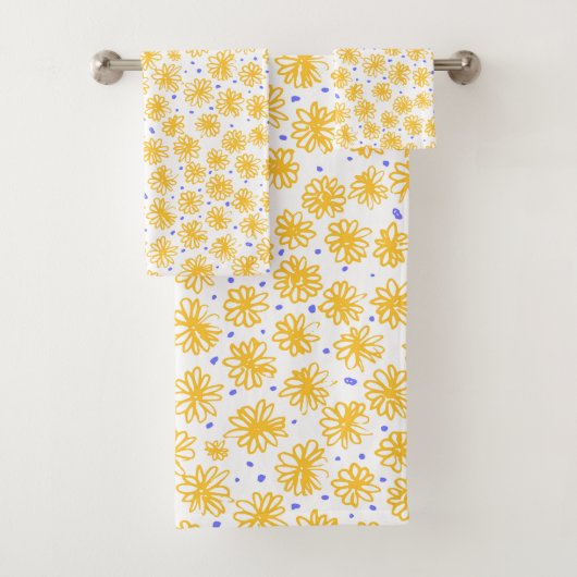Levendige Gele Whimsical Daisy Bloemen Bad Handdoek (Insitu)