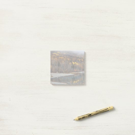 Levendige Golden Forest Post-It Notes (Op bureau)