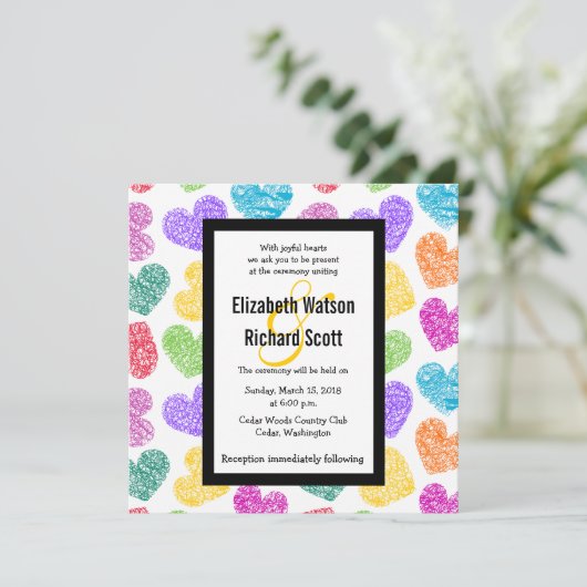 Levendige hand getekende harten bruiloft uitnodigi kaart (Staand voorkant)