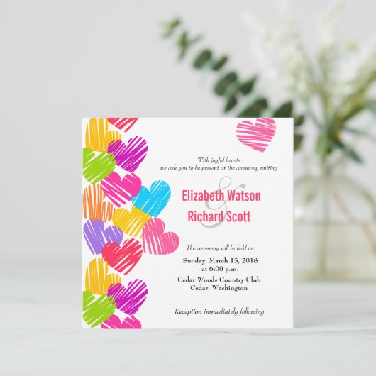 Levendige harten bruiloft uitnodiging (Staand voorkant)
