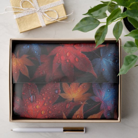 Levendige herfstesdoorn bladeren met waterdruppels tissuepapier (Geschenk)