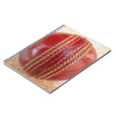 Levendige internationale cricket Red Leather Ball Notitieboek (Linkerzijde)