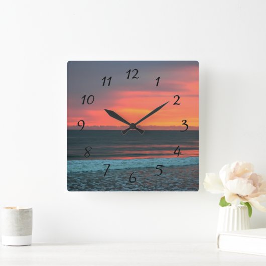 Levendige kleur zonsopgang over de oceaan vierkante klok (Huis)