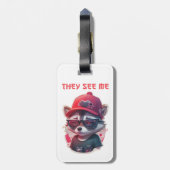 Levendige knipogende wasbeer met bril bagagelabel (Achterkant verticaal)