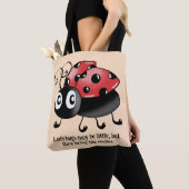Levendige lieveheersbeestjes op rode Canvas tas - (Dichtbij)