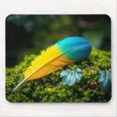 Levendige Macaw Feather op Dewy Moss Muismat (Voorkant)