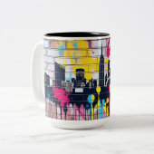 Levendige, met spuiten beschilderde skyline van de tweekleurige koffiemok (Voorkant links)