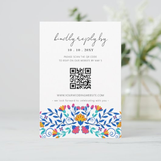 Levendige Mexicaanse Floral Fiesta Wedding QR-code RSVP Kaartje (Staand voorkant)