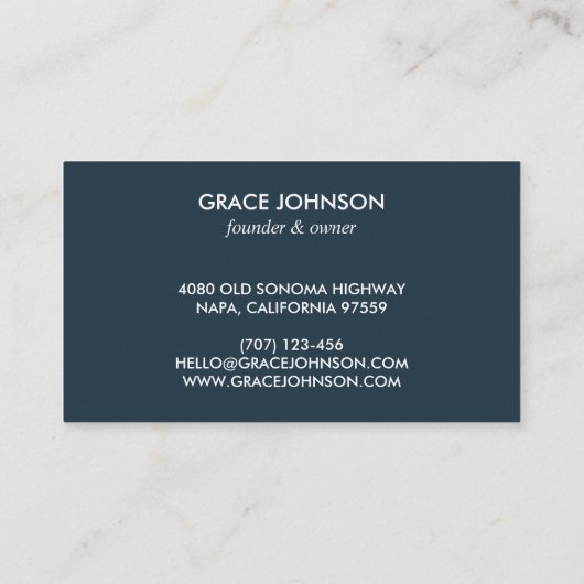 Levendige Navy en Bourgondische Floral Waterverf D Visitekaartje (Achterkant)