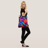 Levendige Neon Bloemkunst Tote Bag (Op model)