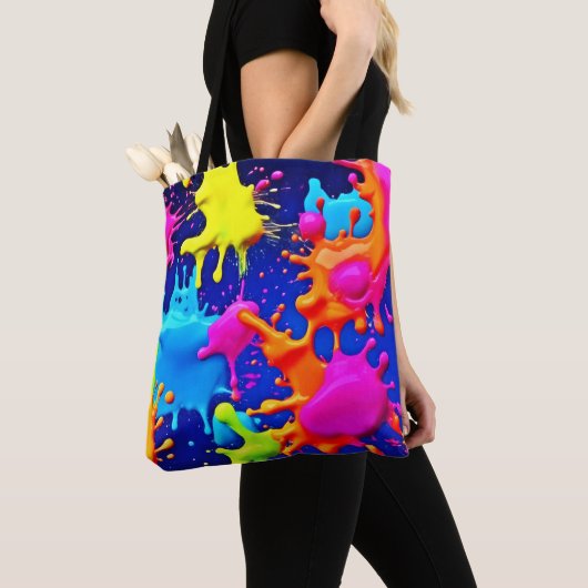 Levendige neonspatten op donkere canvas tote bag (Dichtbij)