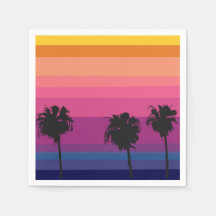 Levendige oceaan zonsondergang met silhouetten van