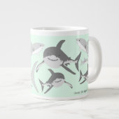 Levendige Ocean Sharks Groene Illustratie Grote Koffiekop (Voorkant rechts)