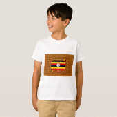 Levendige Oegandese vlag-geïnspireerde kunst T-shirt (Voorkant volledig)