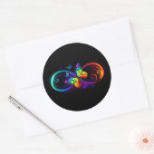 Levendige oneindigheid met een zwarte regenboogvli ronde sticker (Envelop)