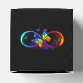 Levendige oneindigheid met regenboogvlinder op zwa bedankdoosjes (Bovenkant)