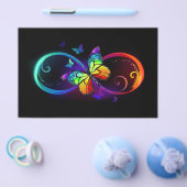 Levendige oneindigheid met regenboogvlinder op zwa flyer (Enkel)