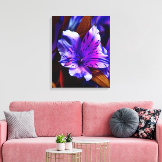 Levendige Paarse Tiger Lily Art Wrapped Canvas (Insitu (Woonkamer))