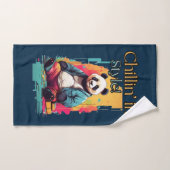 Levendige Panda Charm | Unieke illustratiekunst Bad Handdoek (Handdoek)