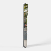 Levendige papegaai op skateboard iPhone 15 case (Rechterkant)