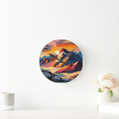 Levendige piek: een sneeuwberg bij zonsondergang. ronde klok (Huis)