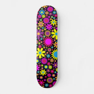 Levendige psychedelische bloemen in Bloom-67566 Persoonlijk Skateboard