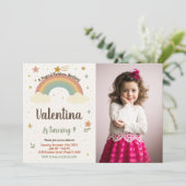 Levendige Rainbow Verjaardag Uitnodiging met foto (Staand voorkant)