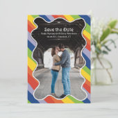 Levendige regenboog Squiggle Lijst Modern Wedding Save The Date (Staand voorkant)