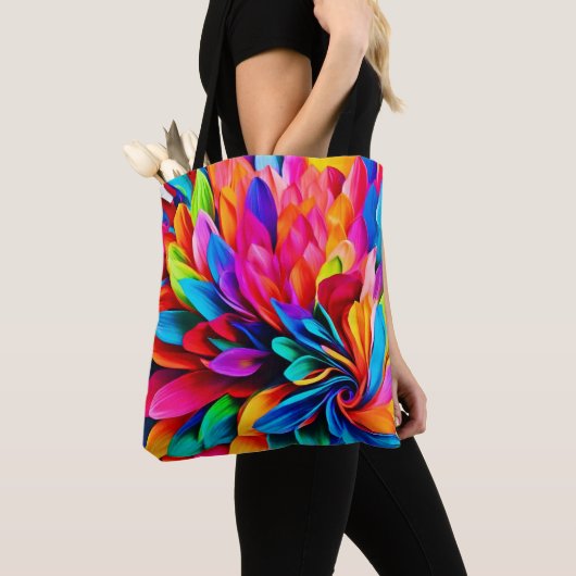 Levendige regenboogbloem Abstract Tote Bag (Dichtbij)