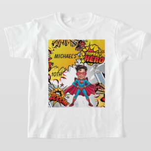 Levendige rode en gele superheldenkarikatuur t-shirt