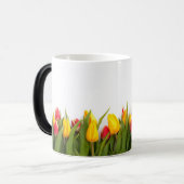 Levendige rode en gele tulpen Fresh Floral Design Magische Mok (Voorkant links)