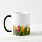 Levendige rode en gele tulpen Fresh Floral Design Magische Mok (Links)