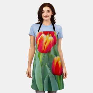 Levendige rode en gele tulpen in de lentetuin schort