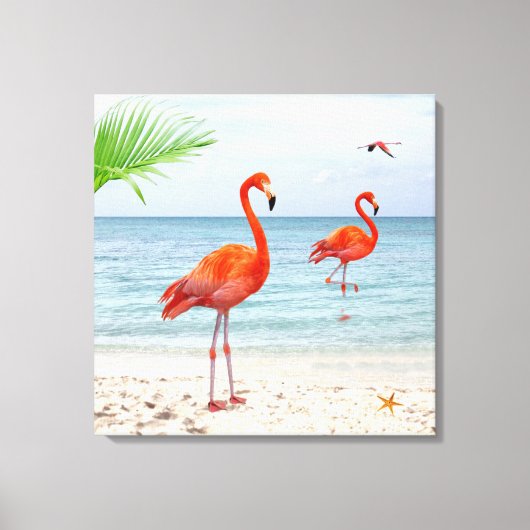 Levendige rode flamingo's en palm op het strand canvas afdruk (Voorkant)