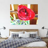 Levendige rode roos in zonlicht canvas afdruk (Insitu (Slaapkamer))