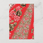 Levendige rode stof met ingewikkelde bloemen en informatiekaartje (Achterkant)