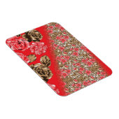 Levendige rode stof met ingewikkelde bloemen en magneet (Rechterzijde)