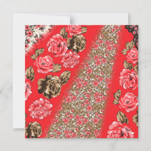 Levendige rode stof met ingewikkelde bloemen en magnetische uitnodiging