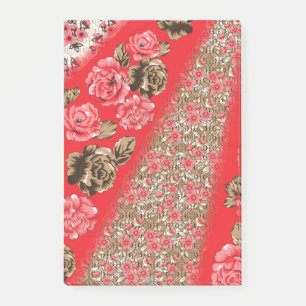Levendige rode stof met ingewikkelde bloemen en post-it® notes